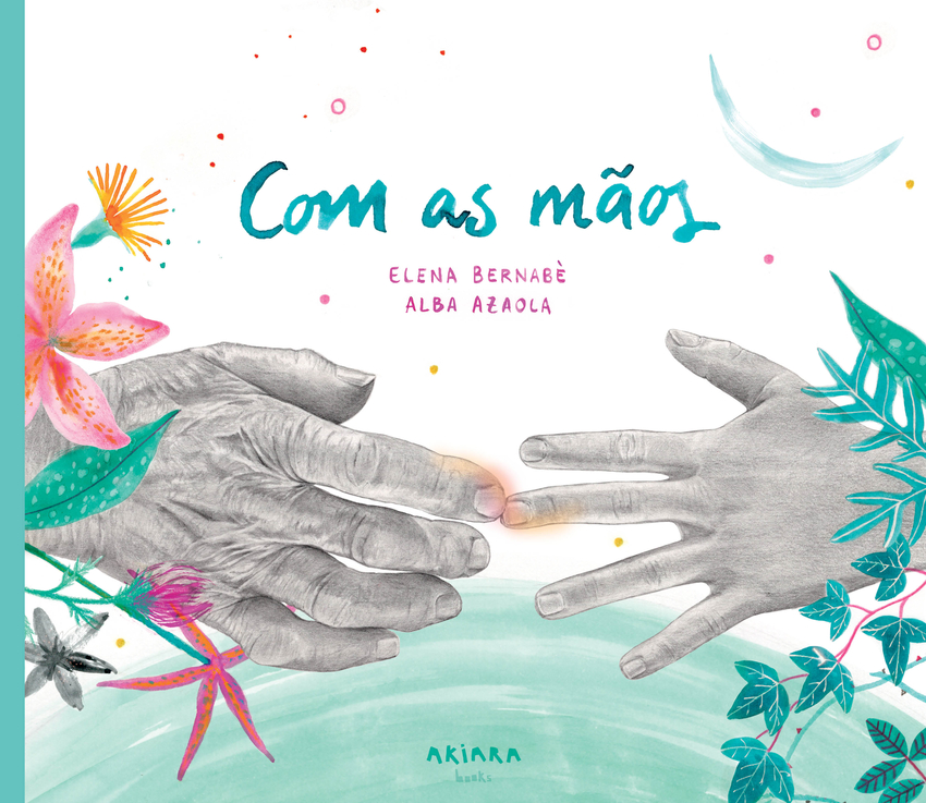 Com as mãos